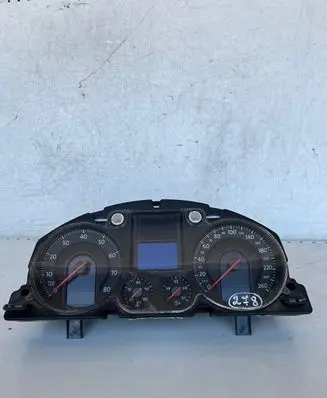 Volkswagen PASSAT B6 Speedometer (instrument cluster) 3C0920860 V0013000