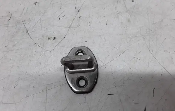 Volkswagen PASSAT B6 Front door lock loop/hook striker 3C0837033