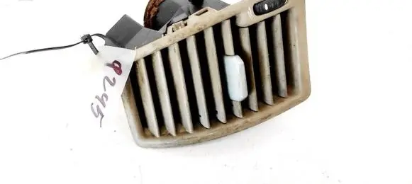 Volvo XC90 Dash center air vent grill 3409398