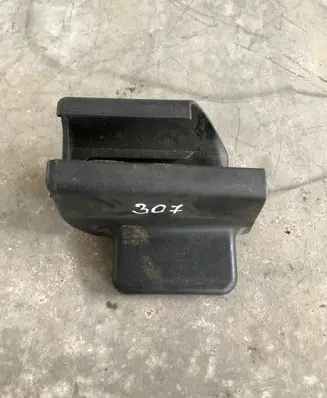 Toyota Avensis T270 Front passenger seat rail trim 7213705050