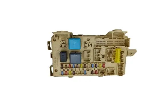 Toyota Avensis T250 Fuse module 8264105020A