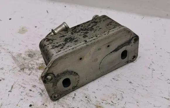 Volvo V60 Engine oil radiator 