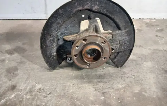 Volvo V60 Front wheel hub 6G913K171
