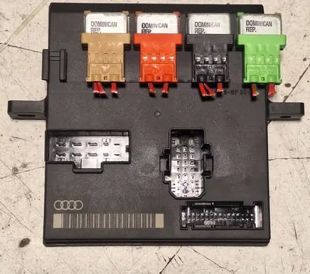 Audi A4 S4 B6 8E 8H Comfort/convenience module 8E0907279D 09112001