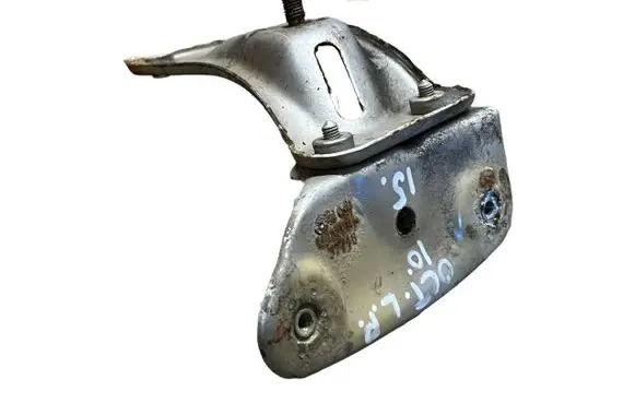 Skoda Octavia Mk2 (1Z) Fender mounting bracket 5J0821142A