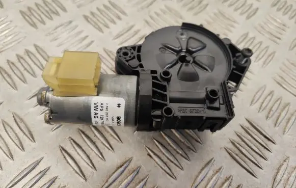 Volkswagen PASSAT B8 Sunroof motor/actuator 3G9877795C