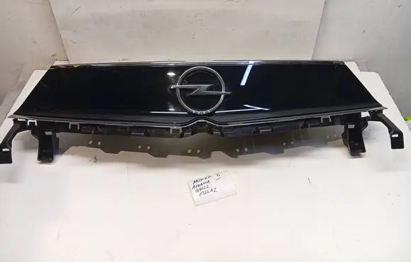 Opel Mokka B Front bumper upper radiator grill 9835215080