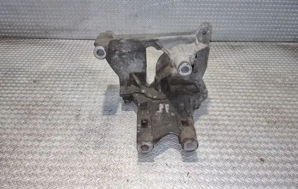 Volkswagen Transporter - Caravelle T5 Engine mounting bracket 070199343B