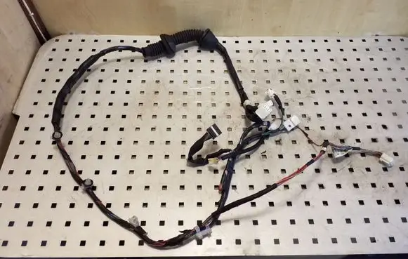 Toyota Avensis T270 Front door wiring loom 8215105680G