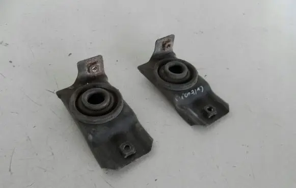 Suzuki Wagon R+ Radiator mount bracket 