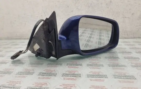 Volkswagen PASSAT B5.5 Front door electric wing mirror E1020479