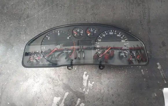 Audi A4 S4 B5 8D Speedometer (instrument cluster) 8D0920900A