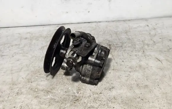 Mitsubishi Pajero Power steering pump