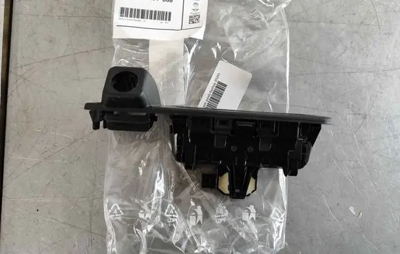 BMW 5 G30 G31 G38 Tailgate opening switch 51247381868 7381868
