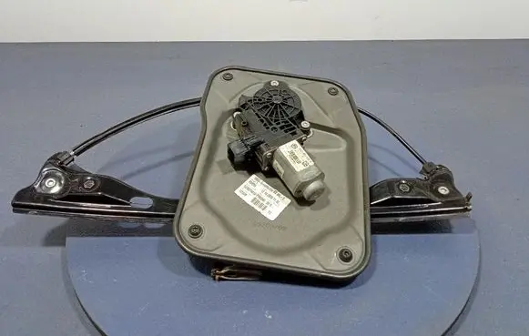 Skoda Fabia Mk2 (5J) Front door window regulator with motor 5J1837401G
