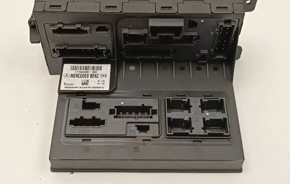 Mercedes-Benz E W211 Fuse box set 2115453801