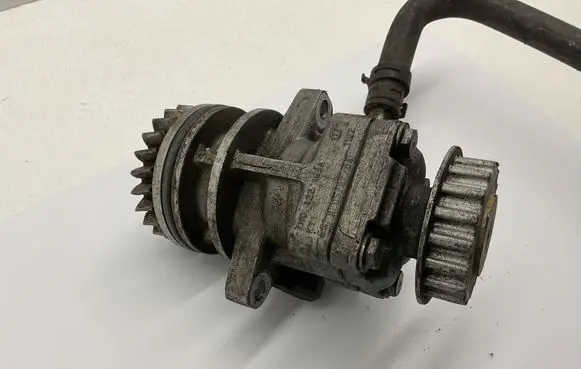 Volkswagen Touareg I Power steering pump 7H0422153A 05727704