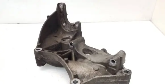 Suzuki Grand Vitara II Generator/alternator bracket 
