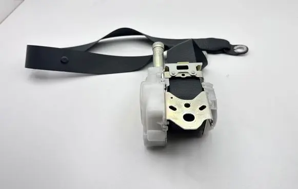 Toyota Auris E180 Front seatbelt N088701