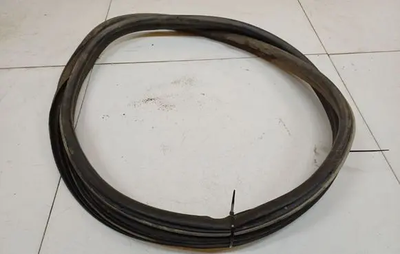 Peugeot Partner Rubber seal front coupe door