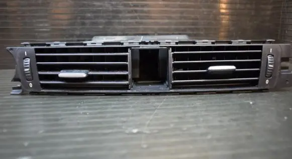 BMW 3 E90 E91 Dash center air vent grill 6924082