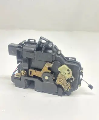 Volkswagen Golf IV Front door lock PA66GF30