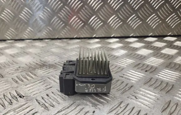 Toyota Prius (NHW20) Coolant fan relay 8716547020