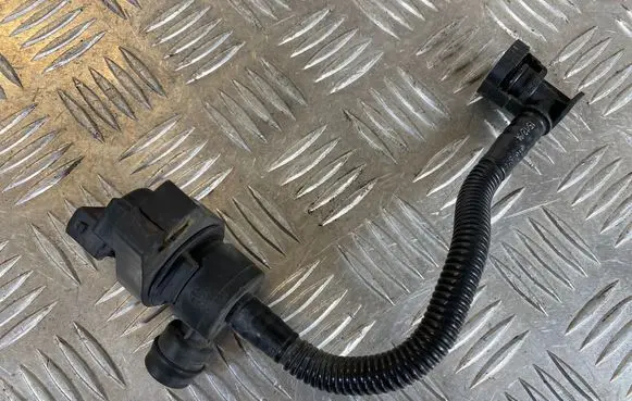 BMW 3 E90 E91 Vacuum valve 7512581
