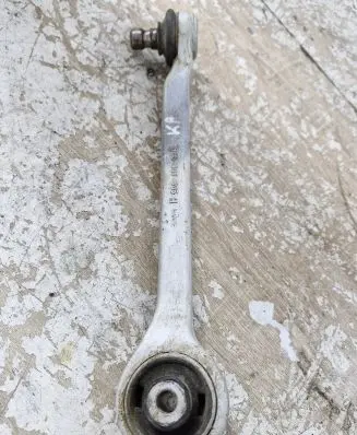 Volkswagen PASSAT B5 Front lower control arm/wishbone 8E0407505H