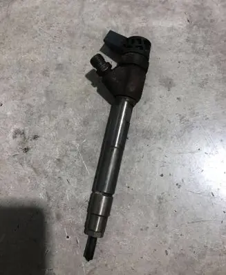 Mercedes-Benz Vito Viano W447 Fuel injector A6510703187 0445110574