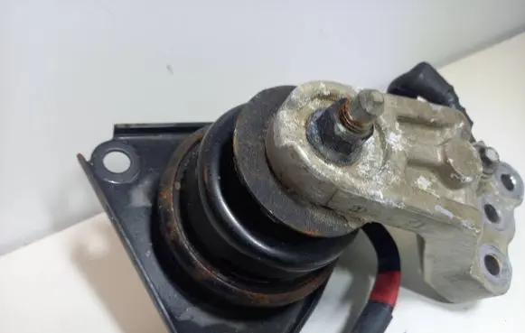 KIA Ceed Engine mounting bracket