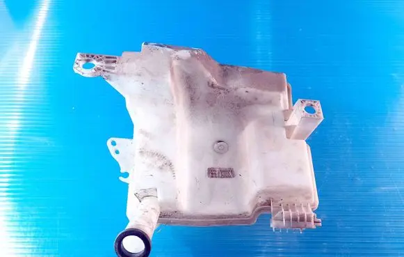 Ford Focus Lamp washer fluid tank BV6117B613C