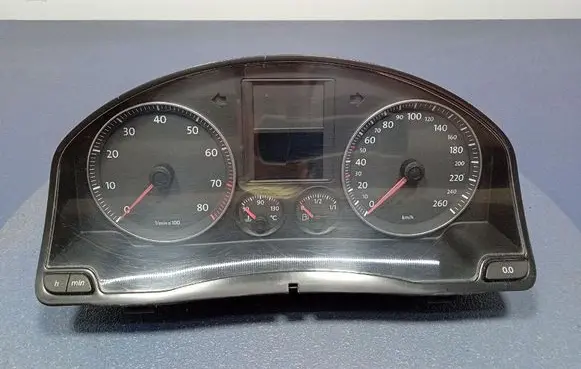 Volkswagen Jetta V Speedometer (instrument cluster) 1K0920862J