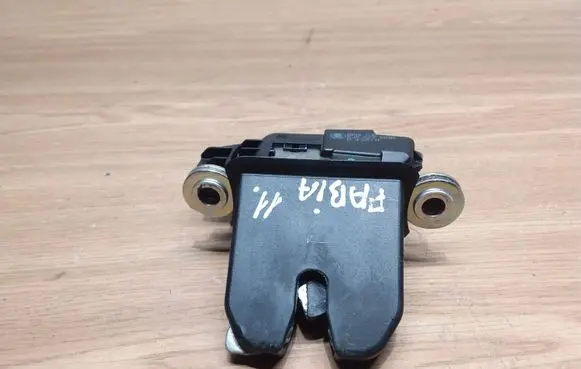 Skoda Fabia Mk2 (5J) Tailgate/trunk/boot lock/catch/latch 5J0827501B