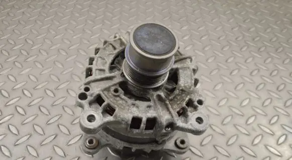 Volkswagen Golf VII Generator/alternator 04E903021P