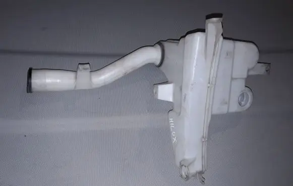 Windshield washer fluid reservoir/tank