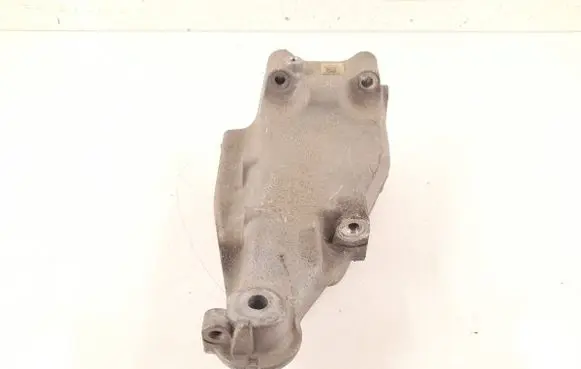 Engine mounting bracket