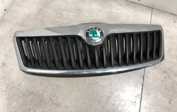 Skoda Octavia Mk2 (1Z) Front bumper upper radiator grill 1Z0853651C
