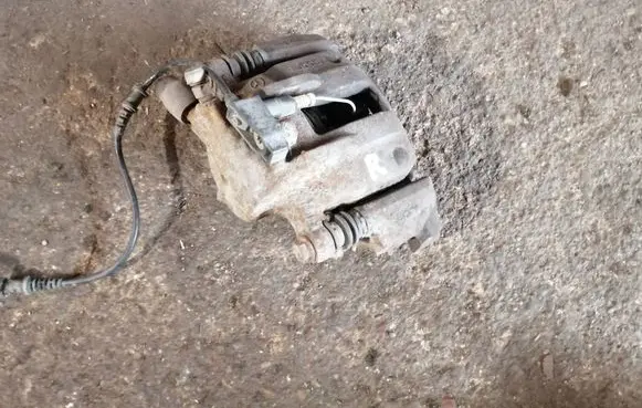 Mercedes-Benz A W168 Front brake caliper A1684200383