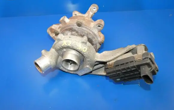 Jaguar XJ X351 Turbo AX2Q-6K682-CA 7784003 DAU01705