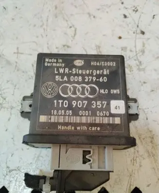 Skoda Octavia Mk2 (1Z) Light module LCM 1T0907357 00010670 5LA00837960