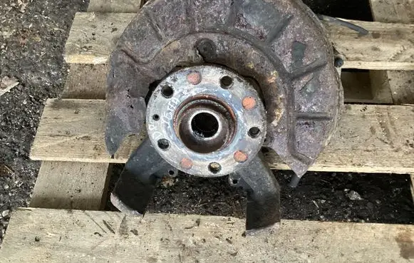 Front wheel hub