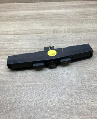Opel Zafira B Hazard light switch 13100105