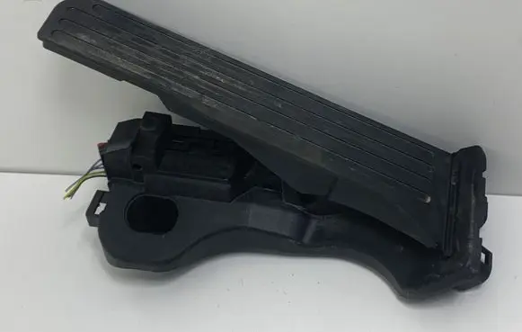Volkswagen PASSAT B6 Accelerator throttle pedal 01094602 1K1721503L