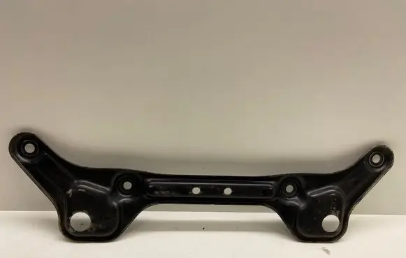 Mercedes-Benz E W212 Steering rack mounting bracket A2046280011