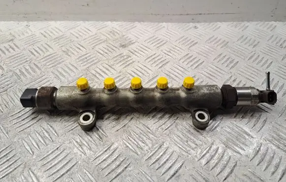 Toyota Auris 150 Fuel main line pipe 238100R020 CJ009516