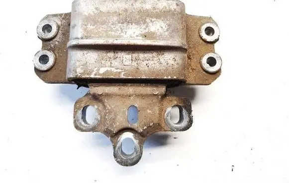 Volkswagen PASSAT B6 Engine mount bracket 3c0199555