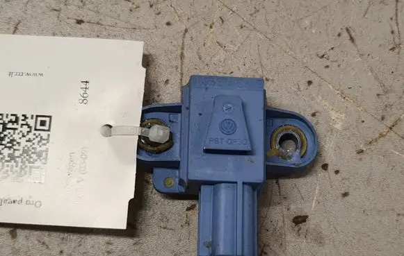 Volkswagen Golf V Airbag deployment crash/impact sensor 1K0955557A