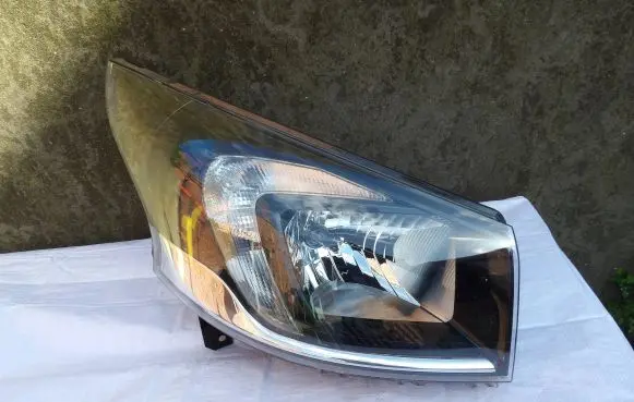 Opel Vivaro Headlight/headlamp 260104643R 93461905 1EE01156512
