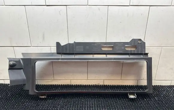 Renault Clio IV Intercooler air guide/duct channel 214691078R A2547